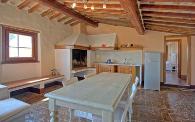 Torre: Værelse, Ejendom, Bygning, Bjælke, Loft, Møbel, Etage, Hus, Indretning, Træ