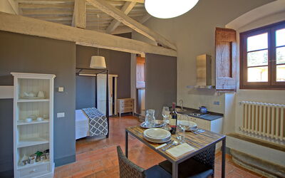 Montegufoni 22: Møbel, Bord, Ejendom, Vindue, Træ, Stol, Couch, Indretning, Belysning, Køkken