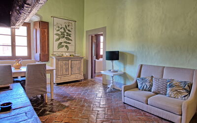 Montegufoni 29: Møbel, Ejendom, Træ, Vindue, Cabinetry, Gulvbelægning, Indretning, Etage, Stue, Væg