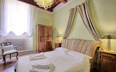 Guardiano: Møbel, Indretning, Seng, Soveværelse, Træ, Sengetøj, Etage, Sengetøj, Gulvbelægning, Loft