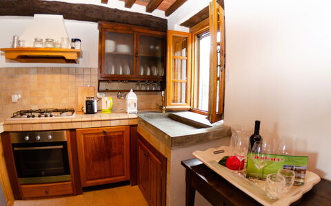 Alla Piazzetta Proprietà: Countertop, Møbel, Cabinetry, Værelse, Ejendom, Køkken, Bygning, Hus, Indretning, Ejendom