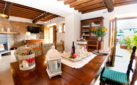 Alla Piazzetta Proprietà: Ejendom, Værelse, Bygning, Indretning, Hus, Møbel, Loft, Ejendom, Stue, Hjem