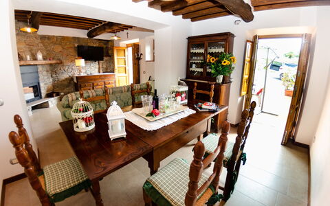 Alla Piazzetta: Ejendom, Værelse, Bygning, Spisestue, Møbel, Hus, Bord, Indretning, Ejendom, Loft