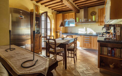 Appartamento Il Nido Di Giulia: Værelse, Bygning, Ejendom, Indretning, Møbel, Ejendom, Hus, Etage, Loft, Bord