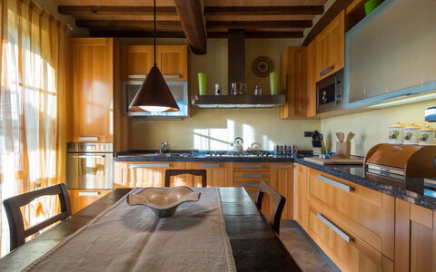 Appartamento Il Nido Di Giulia: Værelse, Ejendom, Bygning, Countertop, Møbel, Køkken, Indretning, Hus, Cabinetry, Ejendom