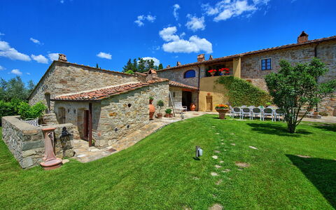 Villa Sonia: Ejendom, Hus, Bygning, Hjem, Ejendom, Estate, Græs, Sommerhus, Gård, Land Lot