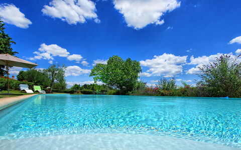 Villa Sonia: Svømmepøl, Vand, Himmel, Natur, Blå, Ejendom, Daytime, Naturlige Landskab, Ferie, Udvej