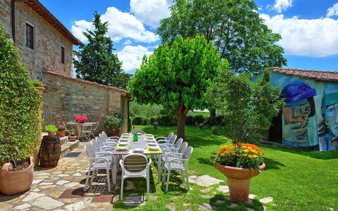 Villa Sonia: Ejendom, Gård, Hus, Have, Bygning, Ejendom, Træ, Backyard, Græs, Hjem