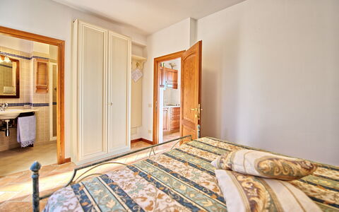 Casa Vasco: Soveværelse, Værelse, Seng, Møbel, Ejendom, Sengetøj, Bed Frame, Indretning, Bygning, Etage