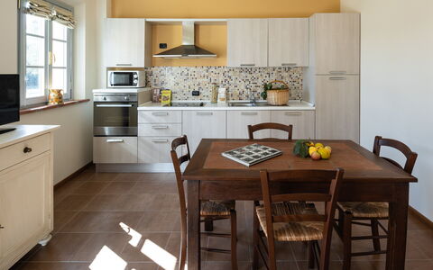 Incanto Toscano: Cabinetry, Countertop, Ejendom, Møbel, Bord, Køkken Apparat, Træ, Komfur, Indretning, Køkken