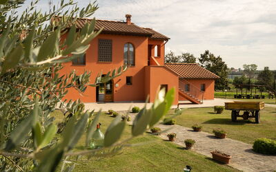 Incanto Toscano: Plante, Himmel, Bygning, Ejendom, Vindue, Sky, Hus, Træ, Arkitektur, Land Lot