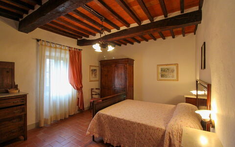 Borgo di Usciano: Møbel, Væg, Indretning, Soveværelse, Træ, Seng, Gulvbelægning, Loft, Etage, Værelse