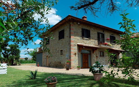 Podere i Gigli: Himmel, Plante, Ejendom, Vindue, Bygning, Sky, Blomsterkrukke, Grøn, Blå, Træ