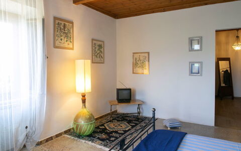 Podere i Gigli: Værelse, Ejendom, Bygning, Hus, Indretning, Gul, Møbel, Ejendom, Etage, Hjem