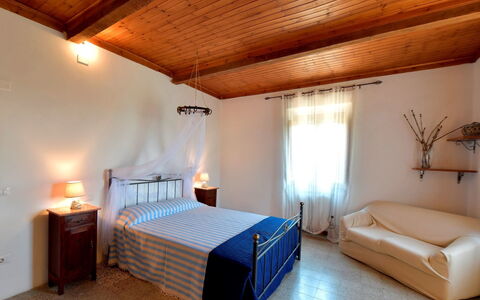 Podere i Gigli: Seng, Soveværelse, Værelse, Møbel, Ejendom, Sengetøj, Bygning, Loft, Indretning, Suite