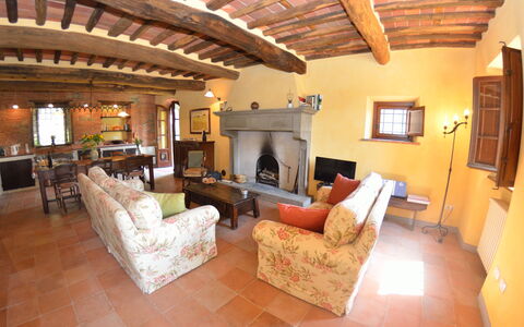 L'incanto: Værelse, Stue, Ejendom, Bygning, Møbel, Indretning, Ejendom, Loft, Bjælke, Hus