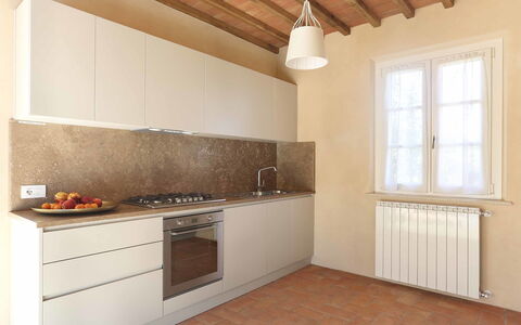 Uva: Ejendom, Værelse, Countertop, Møbel, Bygning, Køkken, Etage, Cabinetry, Indretning, Loft