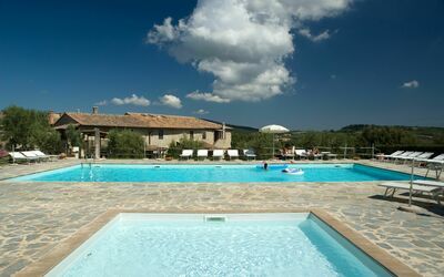 Charming Estate Decimo Mariano: Svømmepøl, Ejendom, Fritid, Udvej, Ferie, Hus, Himmel, Vand, Ejendom, Bygning