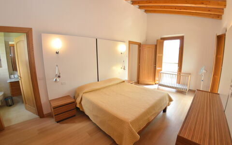 Il Sogno Tra i Vigneti: Seng, Soveværelse, Værelse, Møbel, Ejendom, Bygning, Etage, Indretning, Bed Frame, Sengetøj