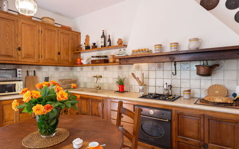 Casa La Rotta: Countertop, Værelse, Køkken, Ejendom, Cabinetry, Møbel, Indretning, Bygning, Hus, Etage