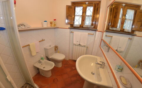 La Cipressa: Badeværelse, Værelse, Ejendom, Etage, Væg, Sanitærarmatur, Toilet, Hus, Indretning, Badeværelse Tilbehør