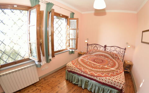 La Cipressa: Soveværelse, Værelse, Seng, Ejendom, Møbel, Sengetøj, Sengetøj, Bed Frame, Indretning, Bygning