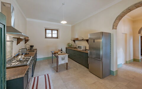 Castello D'Ombrone: Ejendom, Værelse, Bygning, Hus, Etage, Møbel, Loft, Indretning, Ejendom, Køkken