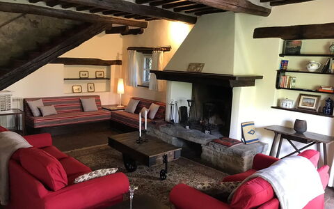 Villa Del Castagno: Stue, Værelse, Indretning, Ejendom, Møbel, Bygning, Hus, Loft, Bord, Loft