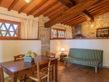 pratale-apartments-chianti-tavernelle-val-di-pesa-farmhouse-bilo-apartment-living-room-kitchen