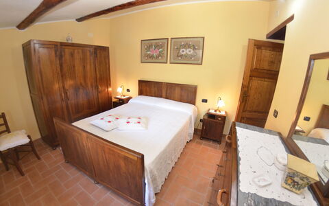 Batticapo di Ilaria: Soveværelse, Værelse, Seng, Ejendom, Møbel, Bygning, Indretning, Sengetøj, Suite, Hus