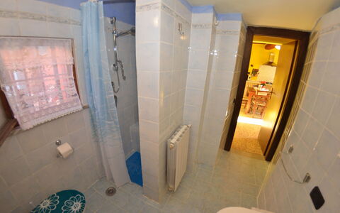 Casa Daniel: Værelse, Ejendom, Badeværelse, Sanitærarmatur, Hus, Arkitektur, Ejendom, Flise, Indretning, Etage