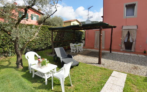 Casa Daniel: Ejendom, Hus, Sommerhus, Bygning, Gård, Backyard, Ejendom, Træ, Græs, Have