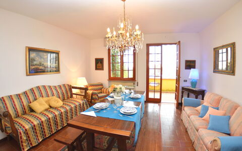 Il Corbezzolo: Værelse, Ejendom, Møbel, Stue, Indretning, Ejendom, Bygning, Bord, Etage, Gul