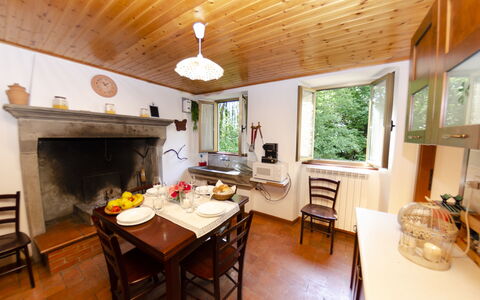 Il Molino: Møbel, Bord, Vindue, Stol, Træ, Bordservice, Indretning, Arkitektur, Stue, Etage