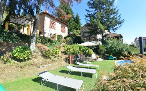 Il Nido: Ejendom, Ejendom, Hus, Boligområde, Gård, Have, Bygning, Hjem, Backyard, Træ