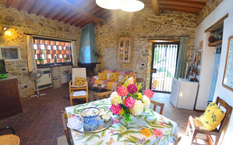 Il Nido: Ejendom, Værelse, Bygning, Hus, Indretning, Møbel, Hjem, Ejendom, Stue, Bord