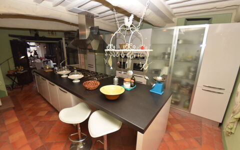 Borgo Bucatra Buonvento: Ejendom, Værelse, Indretning, Bygning, Bord, Ejendom, Loft, Møbel, Spisestue, Countertop