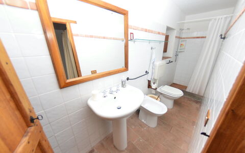 Vignoli: Badeværelse, Ejendom, Værelse, Toilet, Hus, Etage, Sanitærarmatur, Bygning, Indretning, Arkitektur