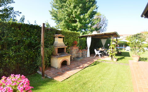 La Capannella: Ejendom, Hus, Gård, Backyard, Sommerhus, Have, Ejendom, Bygning, Græs, Træ