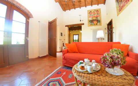 La Capannella: Værelse, Ejendom, Møbel, Stue, Indretning, Etage, Bygning, Loft, Hårdttræ, Bord