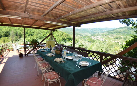 Petra: Ejendom, Restaurant, Ejendom, Udvej, Bygning, Værelse, Veranda, Træ, Hus, Bord