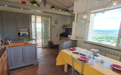 Podere San Martino: Cabinetry, Bord, Ejendom, Møbel, Vindue, Countertop, Træ, Køkken, Indretning, Køkken Apparat