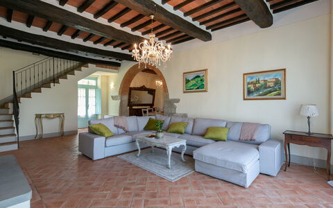 Villa Mezzavia: Ejendom, Værelse, Bygning, Møbel, Indretning, Stue, Hus, Ejendom, Etage, Loft