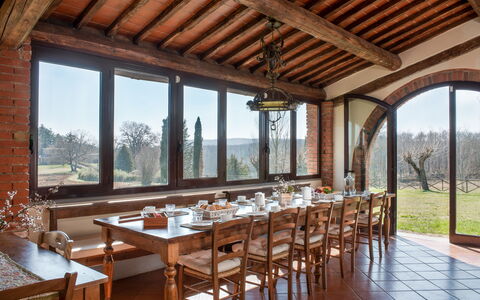 Villa Felciai: Bord, Møbel, Ejendom, Himmel, Stol, Træ, Indretning, Skygge, Plante