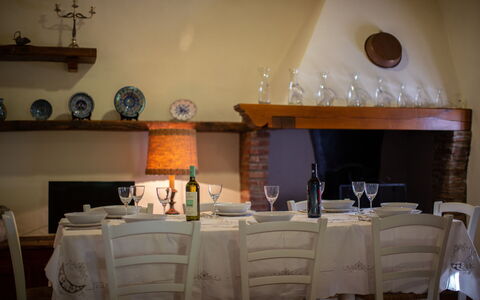 Villa i Cocciai: Værelse, Restaurant, Ejendom, Møbel, Bord, Indretning, Spisestue, Bygning, Hus, Stol