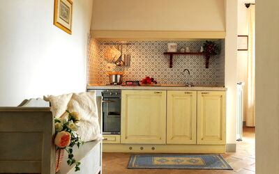 Canonica N.1: Værelse, Ejendom, Møbel, Indretning, Etage, Gul, Væg, Hus, Bygning, Køkken