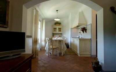 Canonica N.4: Værelse, Ejendom, Etage, Bygning, Indretning, Møbel, Arch, Loft, Arkitektur, Hus