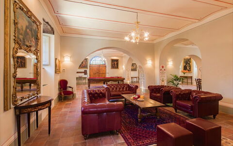 Villa Ivana - Cortona: Værelse, Bygning, Indretning, Ejendom, Møbel, Loft, Stue, Ejendom, Bord, Etage