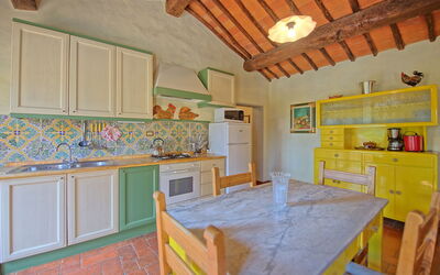 Terrazza: Cabinetry, Møbel, Ejendom, Køkken, Træ, Indretning, Bord, Arkitektur, Bejdse, Gulvbelægning