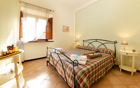 Casale 180: Soveværelse, Værelse, Seng, Møbel, Ejendom, Sengetøj, Bed Frame, Etage, Indretning, Bygning